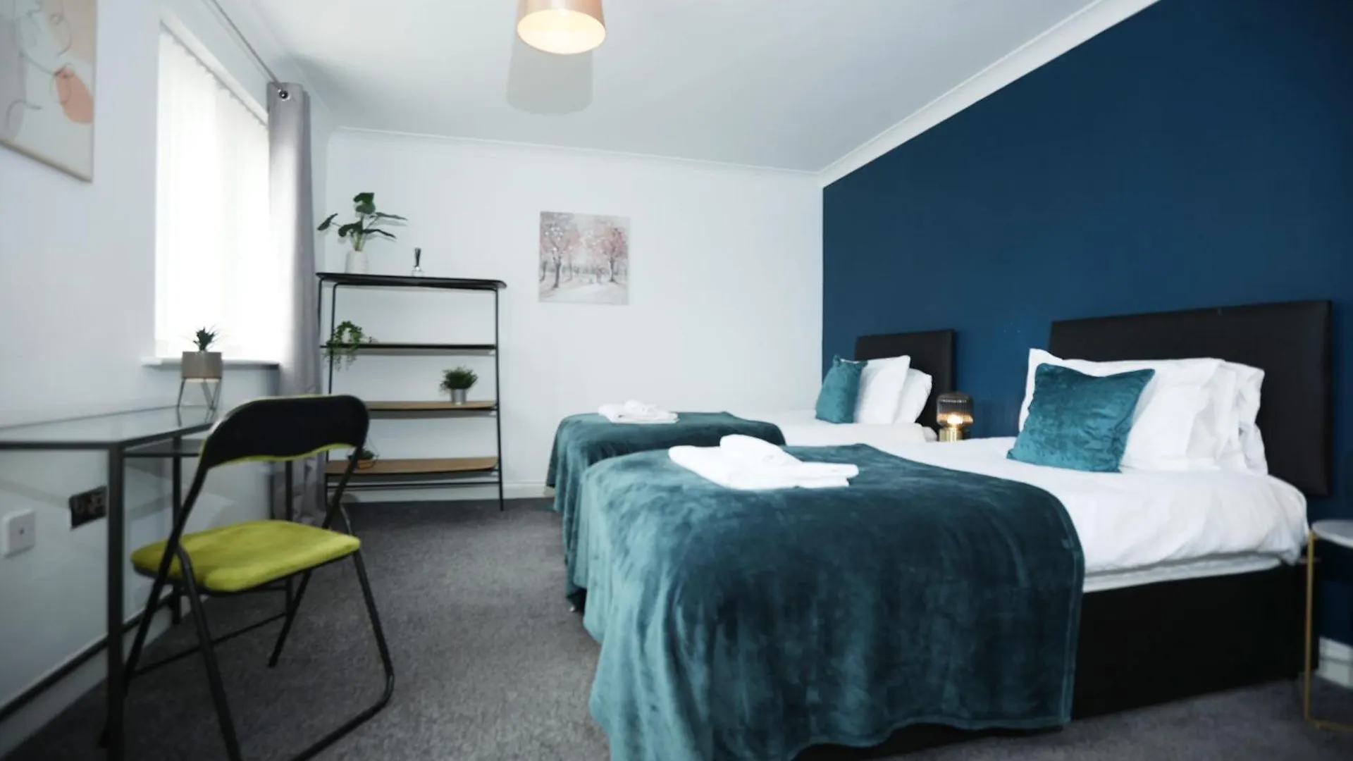 Milestone House By N And N Stays, Contractor Friendly, 6 Bed House, Sleeps 10, Private Parking, Wifi Cardiff Royaume-Uni