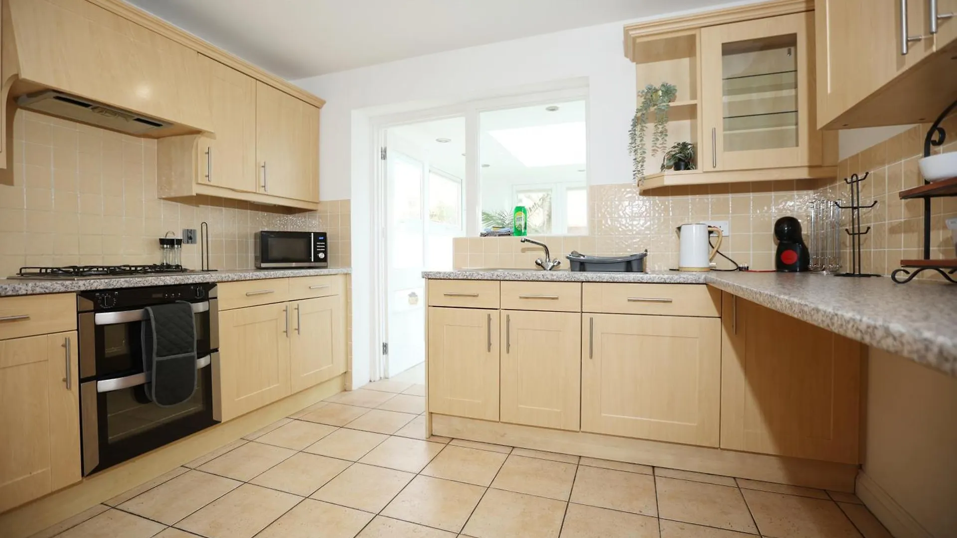 Hébergement de vacances Milestone House By N And N Stays, Contractor Friendly, 6 Bed House, Sleeps 10, Private Parking, Wifi Cardiff